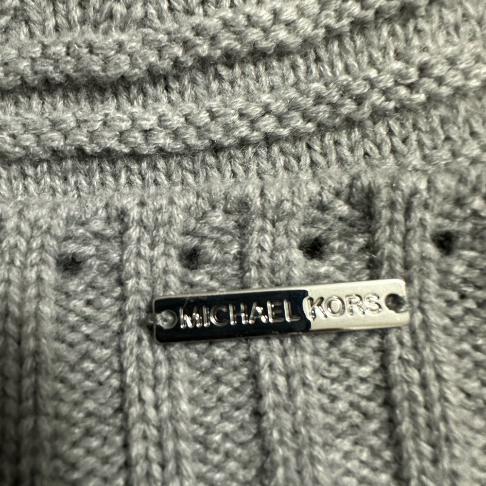 A beanie - Picture 2 of 2